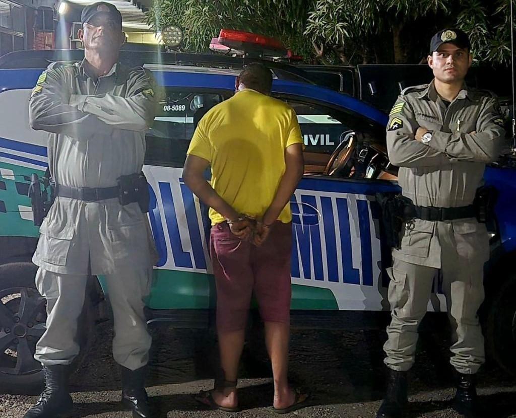 Homem resiste à abordagem, agride policial e acaba preso em Formoso, nesta segunda-feira (22)