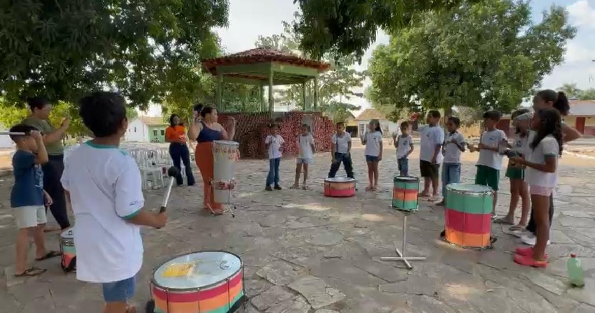 Percuterapia: uma atividade divertida que conquista crianças.