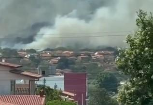 Incêndio em Niquelândia já dura quatro dias e preocupa moradores de bairros próximos